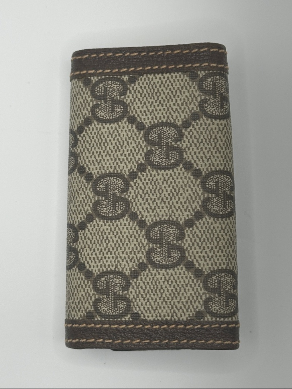 Gucci Beige and Brown GG Canvas Key Wallet with Gold Logo - Picture 5 of 9